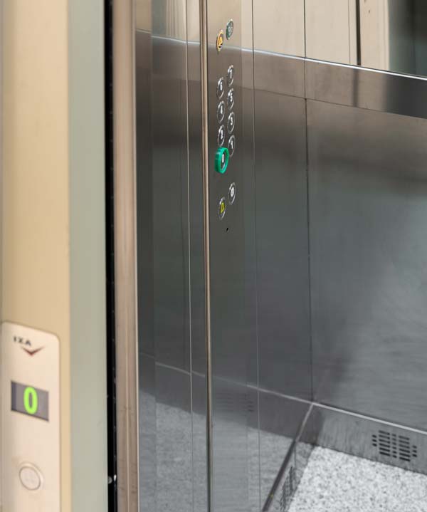 iza-ascensores-cota-cero-landaburu-amurrio-3 IZA Ascensores sustitución de ascensor y bajada a cota cero en Amurrio