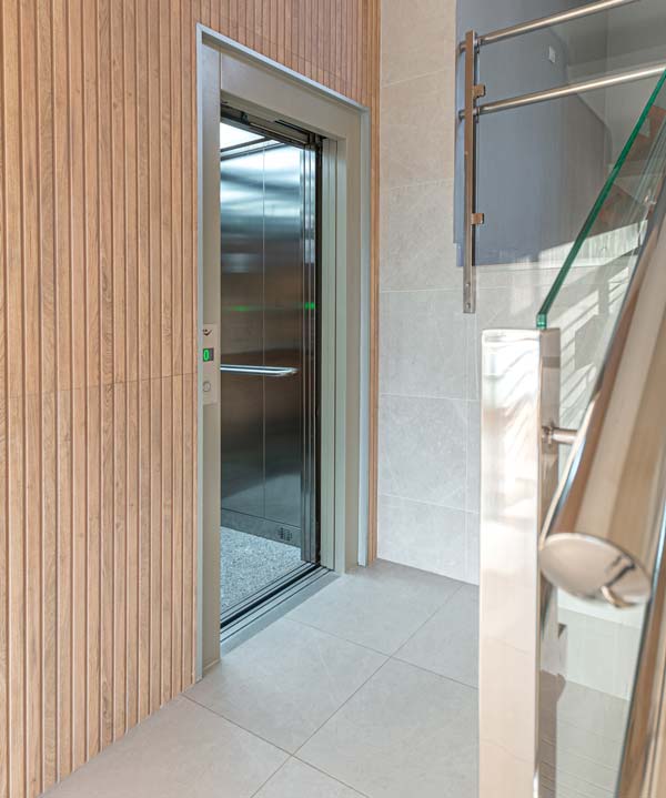 iza-ascensores-cota-cero-landaburu-amurrio-4 IZA Ascensores sustitución de ascensor y bajada a cota cero en Amurrio