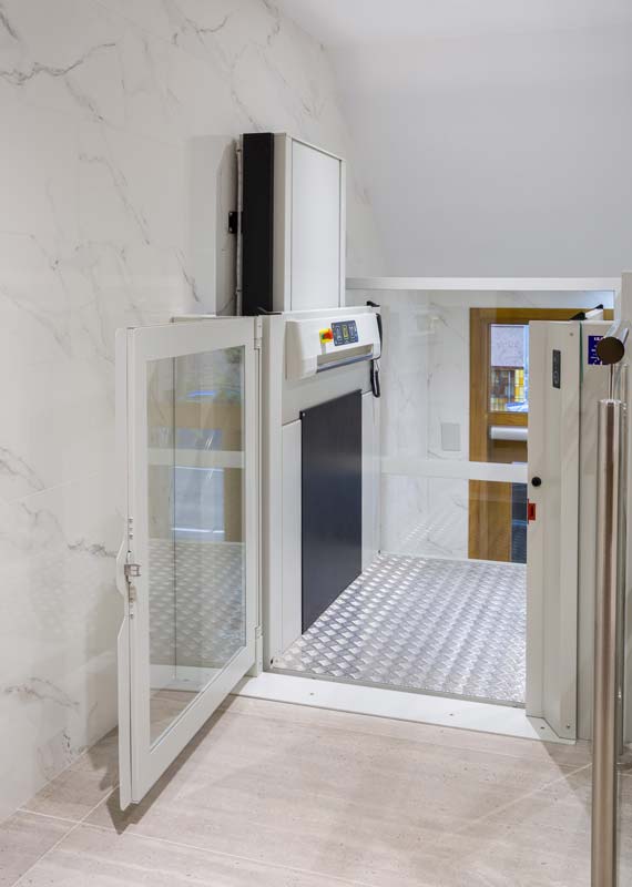 Iza ascensores instalación de elevador vertical