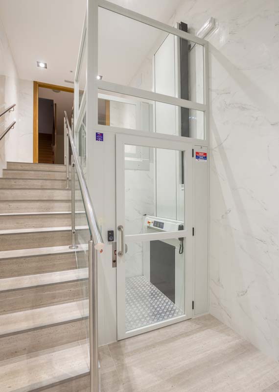 Iza ascensores instalación de elevador vertical